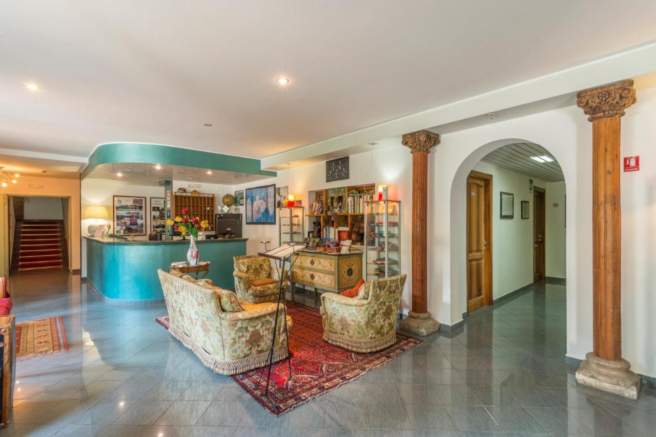 Hotel Le Rocce Magione Exterior foto